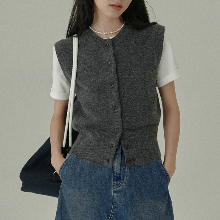 Wool Sleeveless Knit Vest – Minimalist Layering Essential