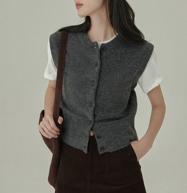 Wool Sleeveless Knit Vest – Minimalist Layering Essential