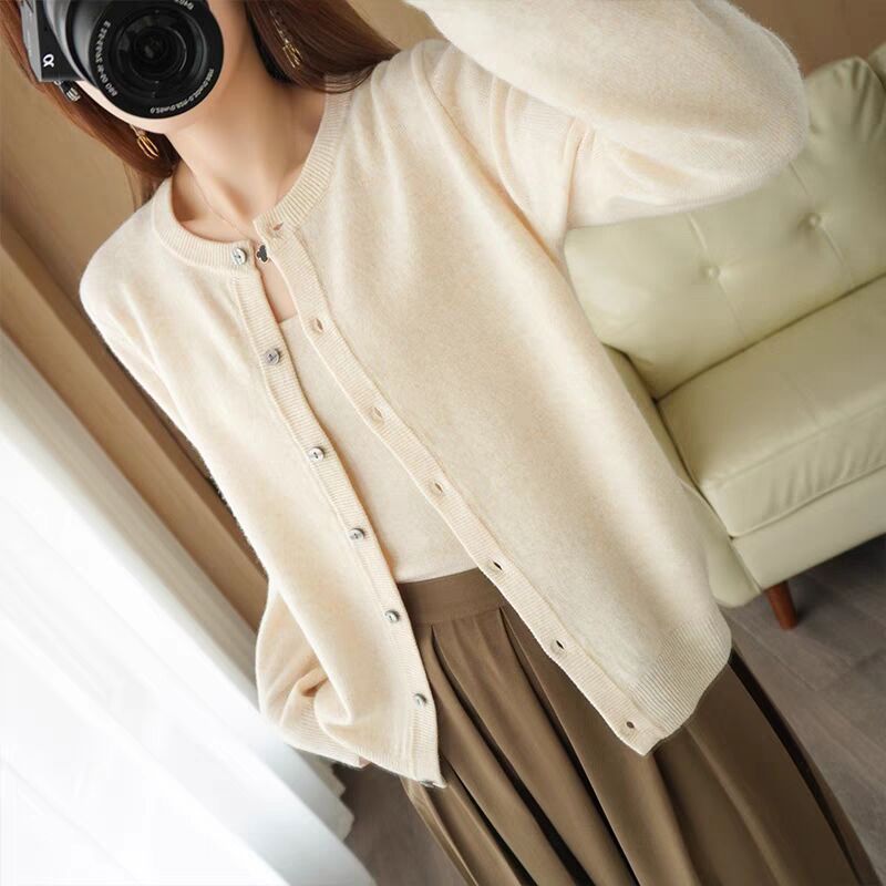 Women's 100% Wool Cardigan – Round Neck, Cozy & Stylish