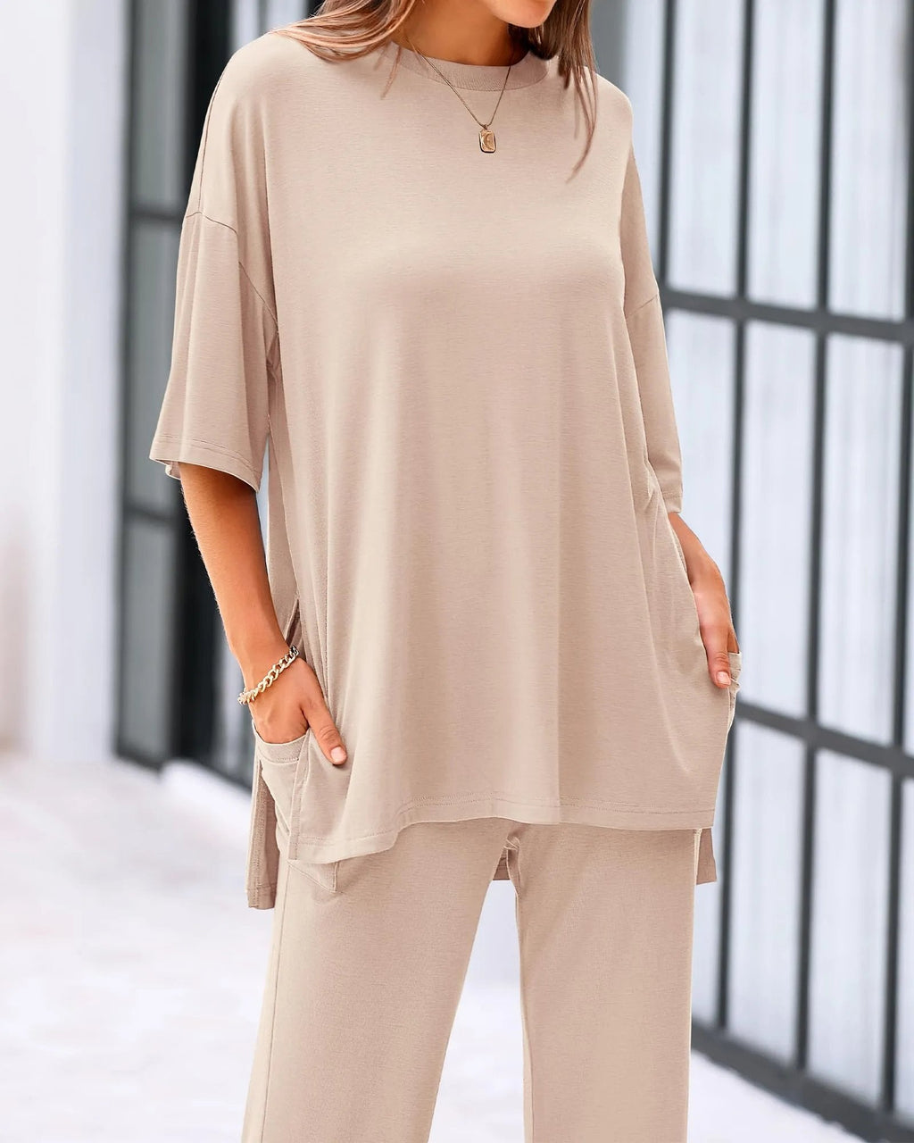 Ensemble 2 pièces décontracté avec haut ample à manches courtes et pantalon large avec poches 