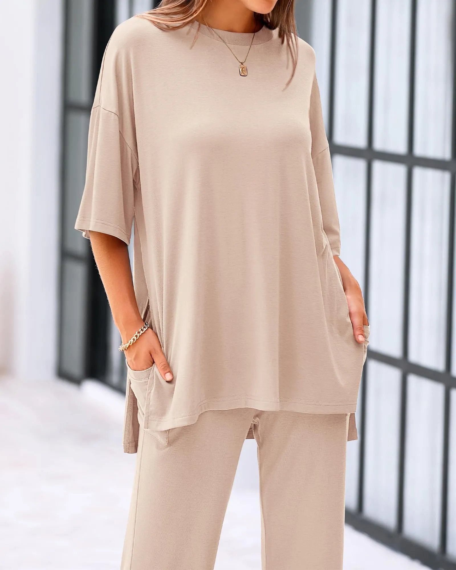 Ensemble 2 pièces décontracté avec haut ample à manches courtes et pantalon large avec poches 