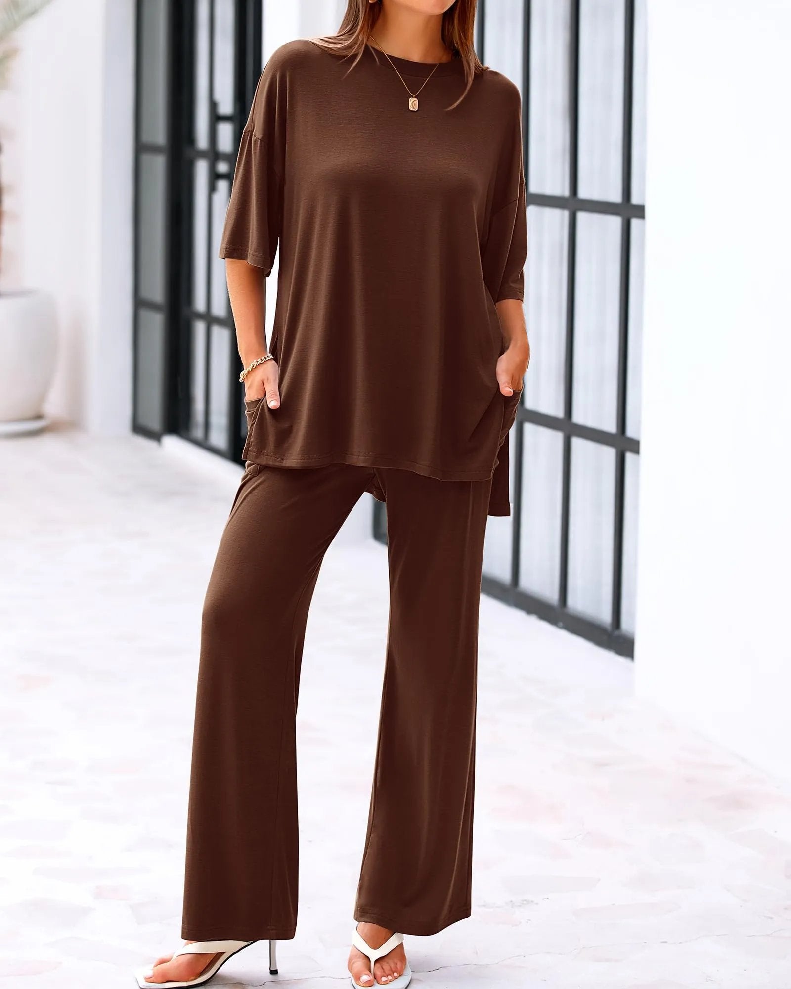Ensemble 2 pièces décontracté avec haut ample à manches courtes et pantalon large avec poches 