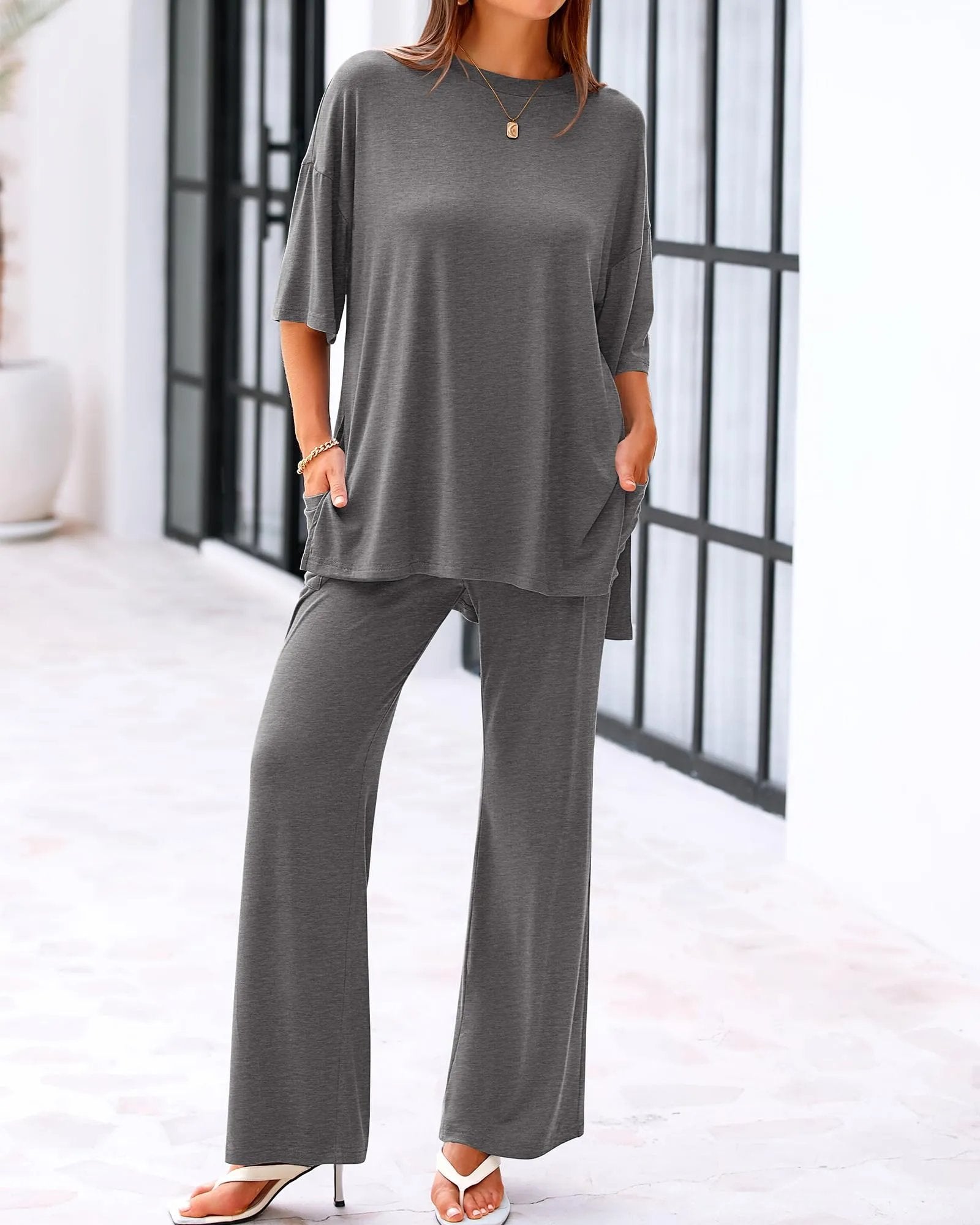 Ensemble 2 pièces décontracté avec haut ample à manches courtes et pantalon large avec poches 