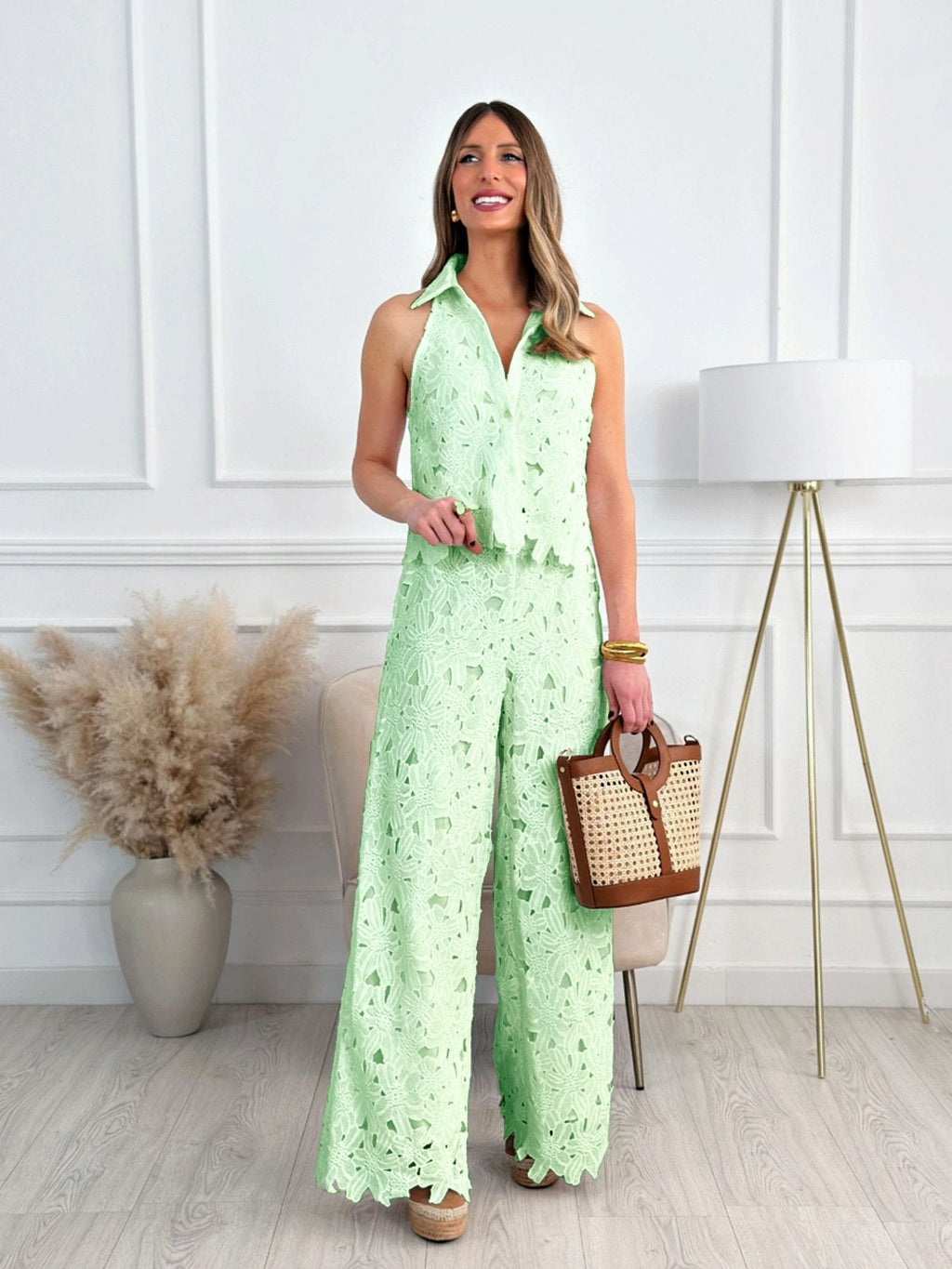 Ensemble gilet brodé à col en V ajouré et pantalon droit à jambe large