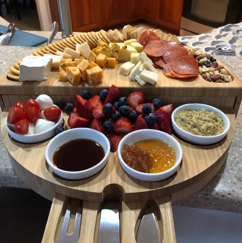 Planche à charcuterie pivotante en bambou 2025 avec 4 bols en céramique intégrés et ensemble de 3 couteaux 