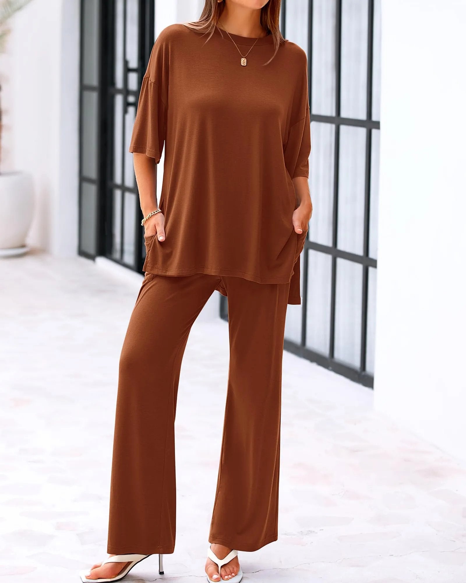 Ensemble 2 pièces décontracté avec haut ample à manches courtes et pantalon large avec poches 