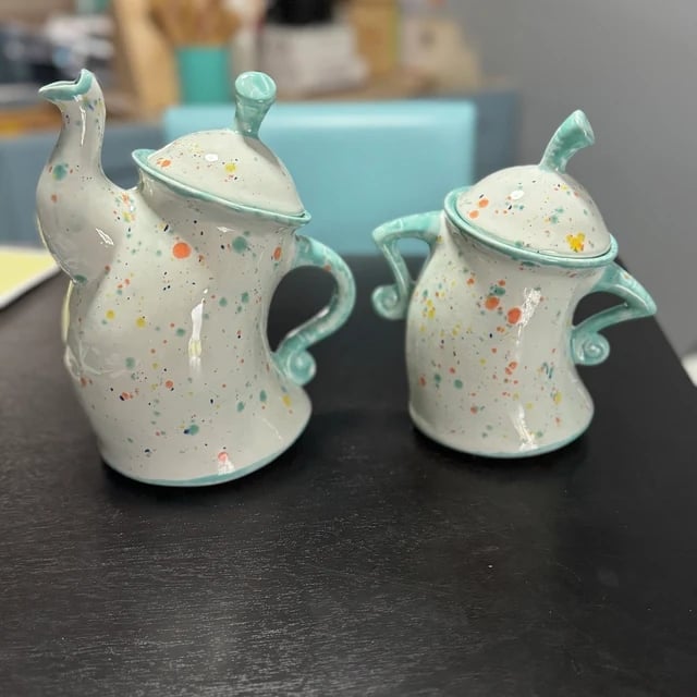 [Teapots+Jars] Full Of Attitude