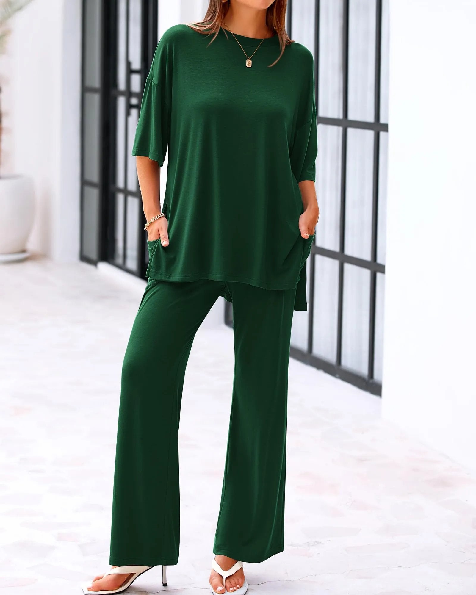 Ensemble 2 pièces décontracté avec haut ample à manches courtes et pantalon large avec poches 
