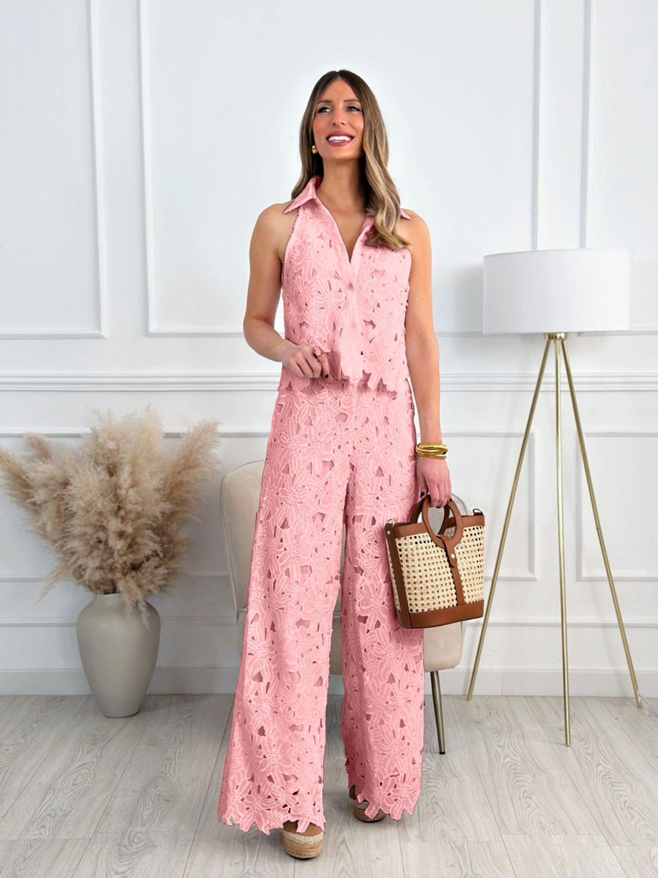 Ensemble gilet brodé à col en V ajouré et pantalon droit à jambe large