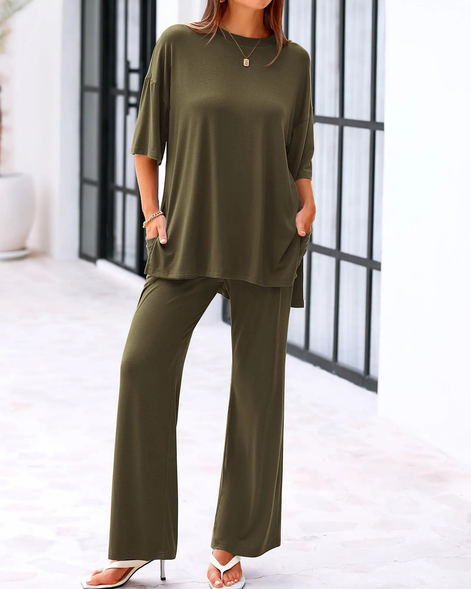 Ensemble 2 pièces décontracté avec haut ample à manches courtes et pantalon large avec poches 